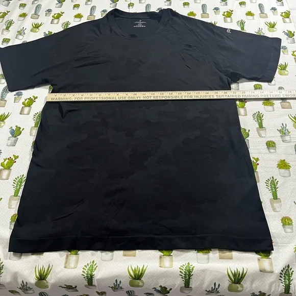 Fabletics Men’s Short Sleeve Shirt Black Camo Print XXL - Picture 8 of 11